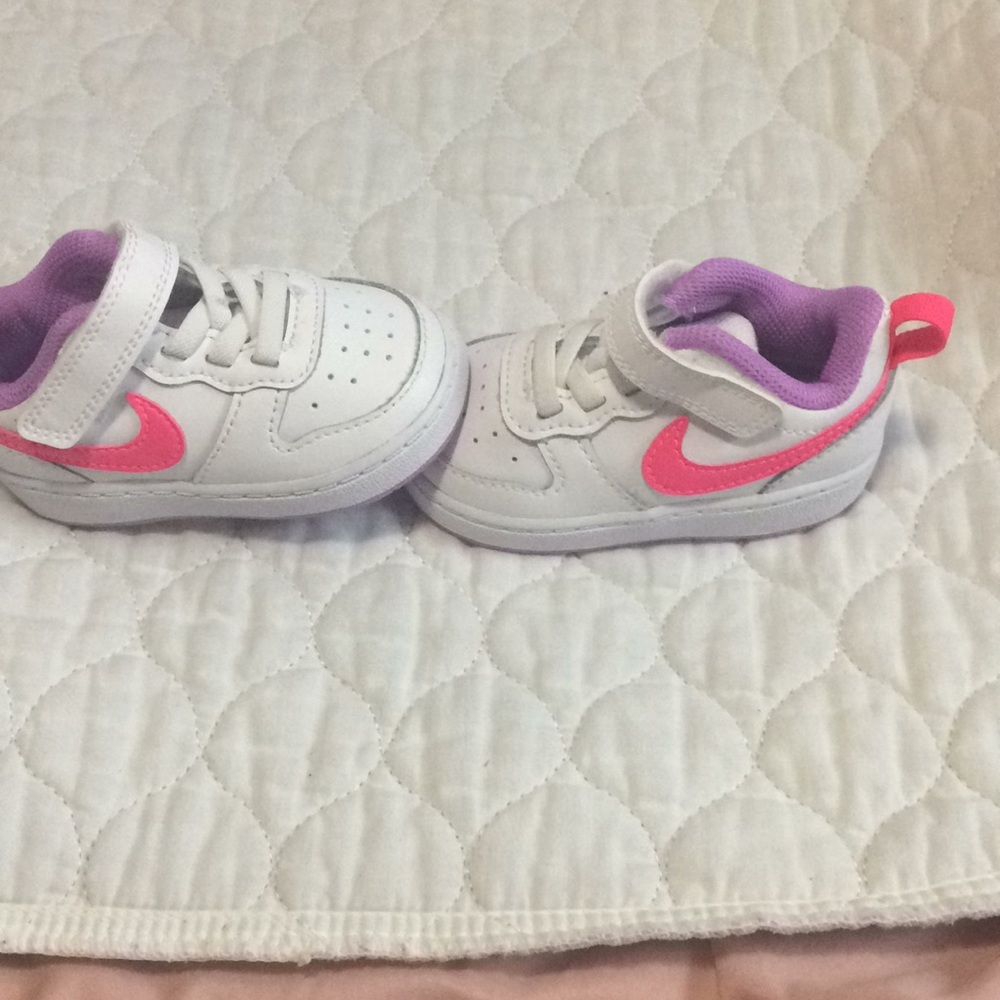 Toddler girl Nike Sneakers size 4